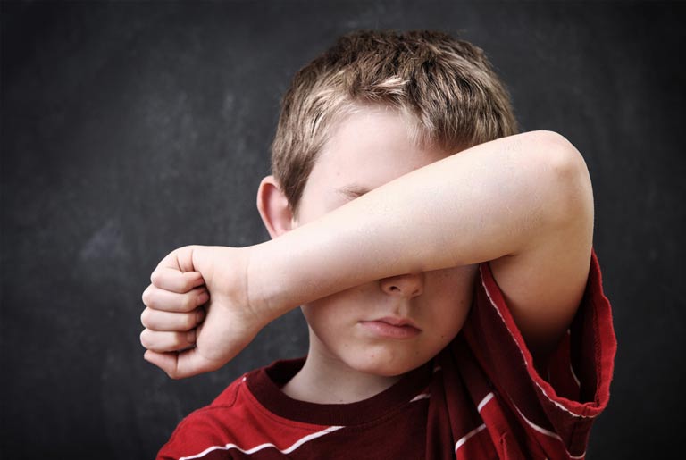 دلایل اصلی کمبود اعتماد به نفس در کودکان و 10 راهکار برای بهبود آن