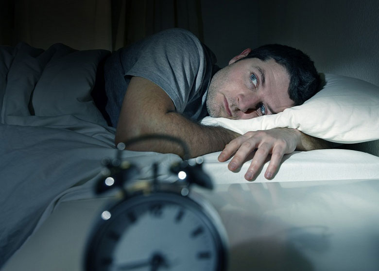 عوارض بی خوابی شبانه چیست