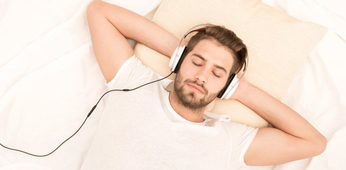 فواید گوش دادن به موسیقی قبل از خواب 