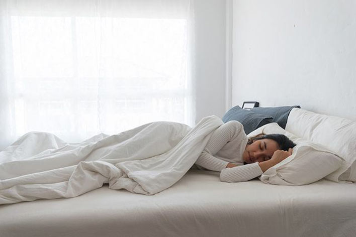 تاثیر استفاده از تشک و رختخواب مناسب در رفع بی خوابی شبانه